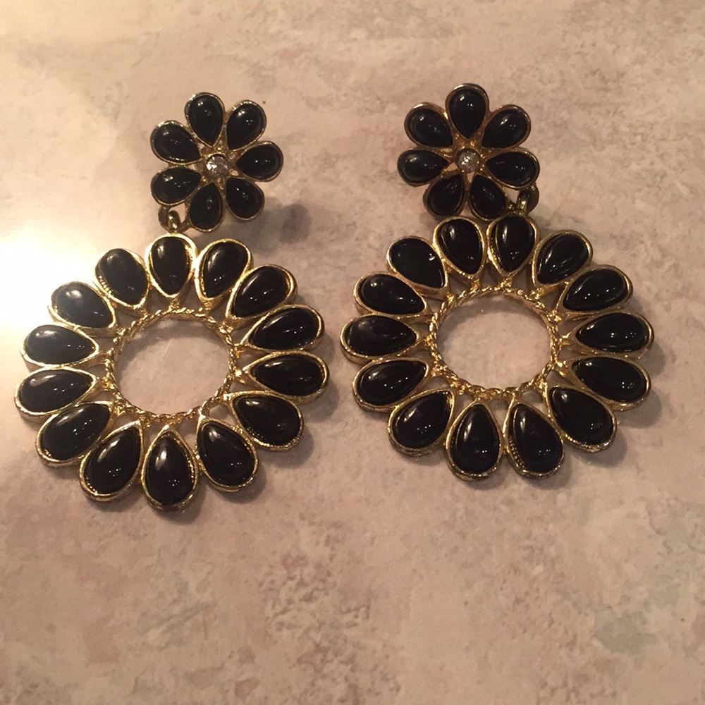 Onyx stones in Gold setting w/ 💎 stud Earrings